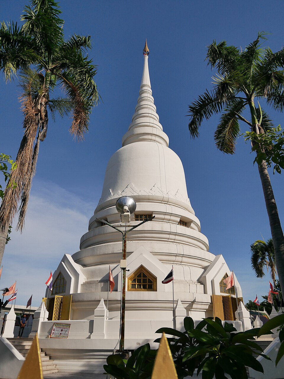 A photograph of Wat Phra Si Mahathat