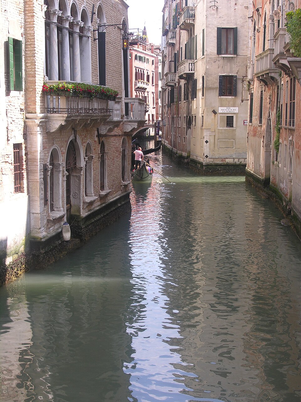 A photograph of Palazzo Contarini del Bovolo