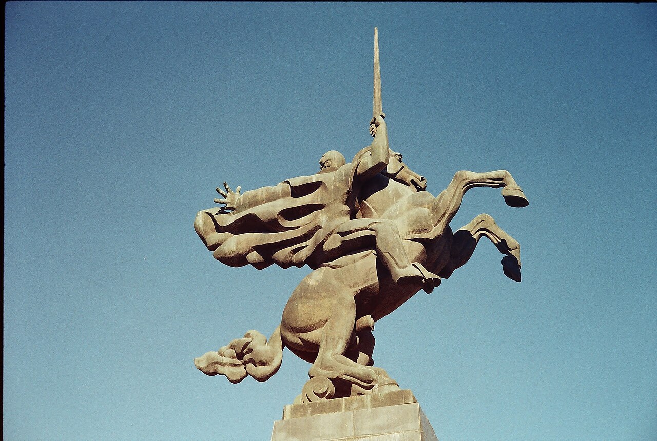 Una fotografia di Hayk Bzhishkyan statue