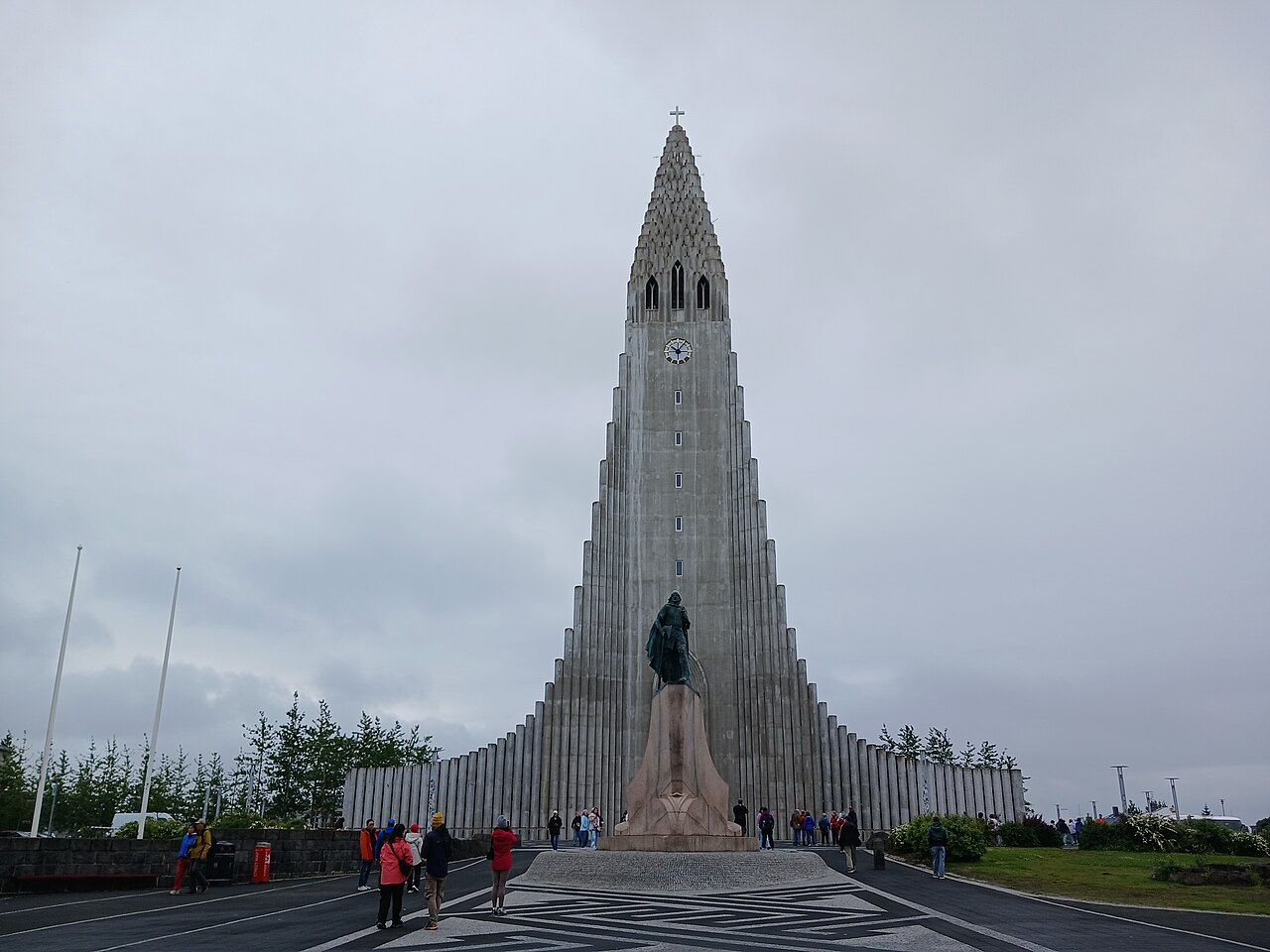 A photograph of Hallgrímskirkja