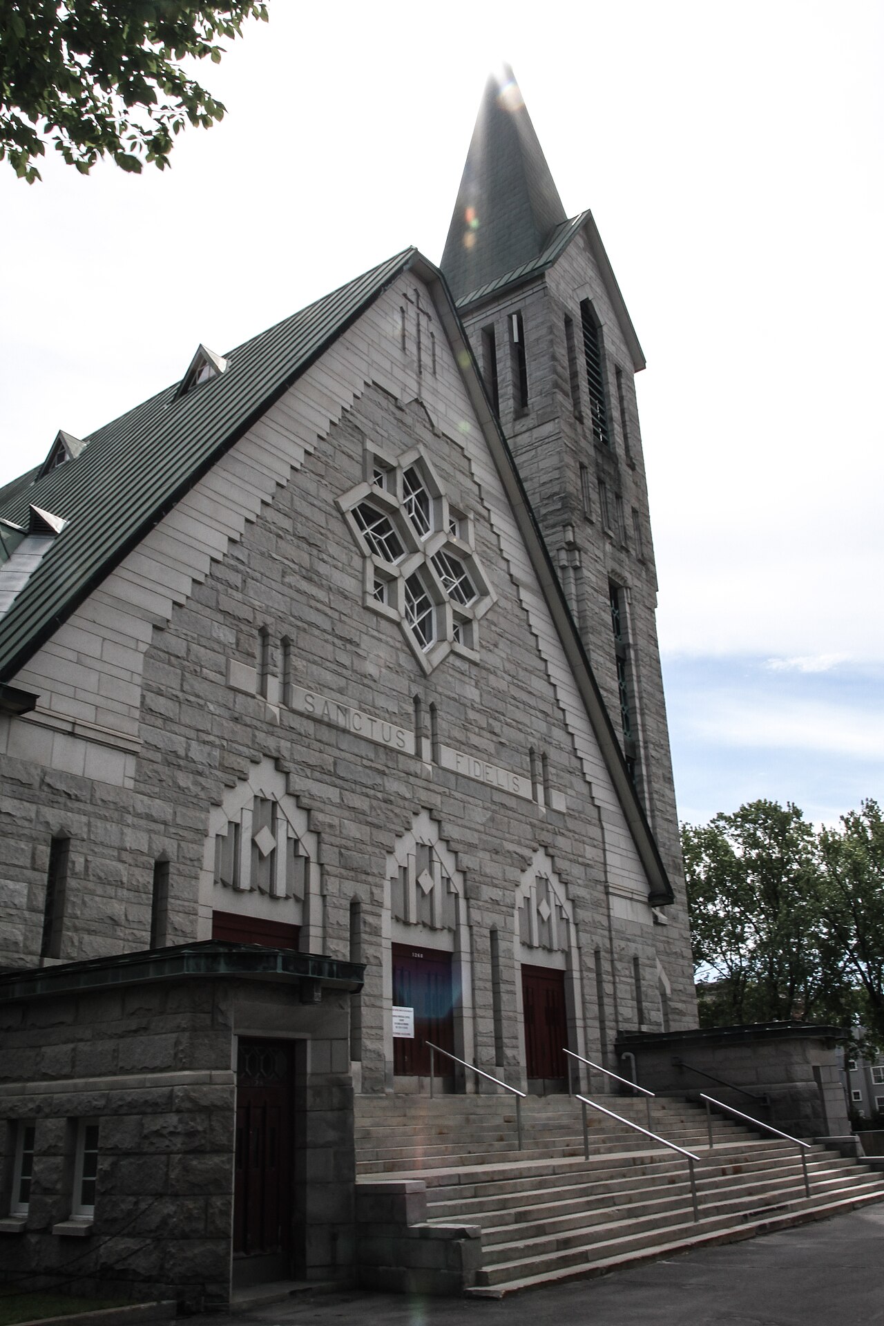 Saint Fidelis Church fotoğrafı