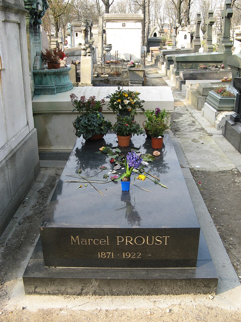 A photograph of Marcel Proust's tomb