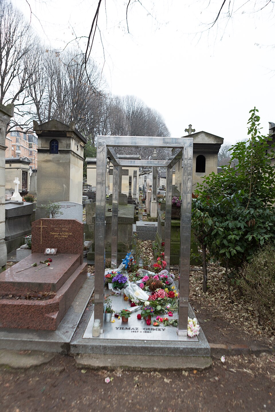A photograph of Grave of Güney