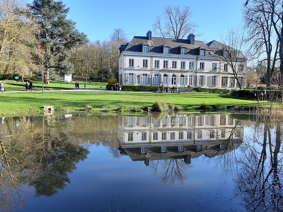 A photograph of Wolvendael Castle