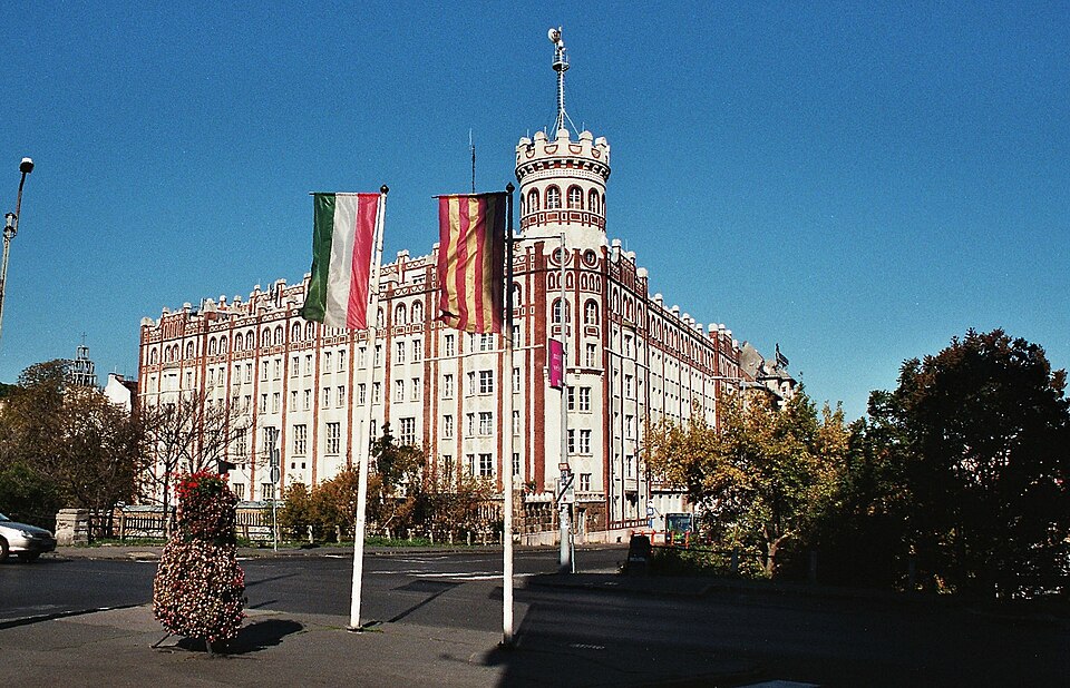 A photograph of Várfok Galéria
