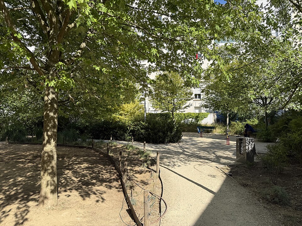 A photograph of Jardin Castagnary-Bessin