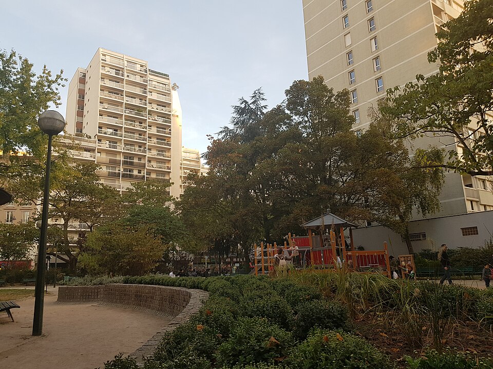 A photograph of square Alésia-Ridder