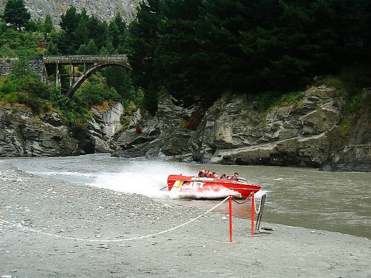 Una fotografia di Edith Cavell Bridge
