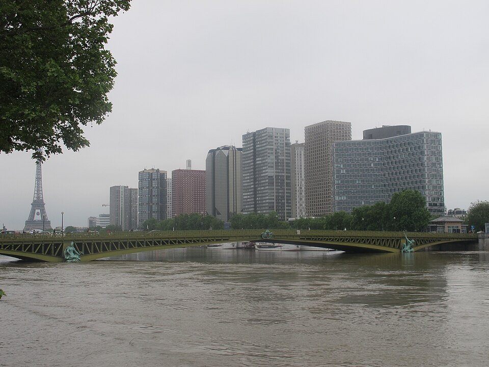 A photograph of Pont Mirabeau