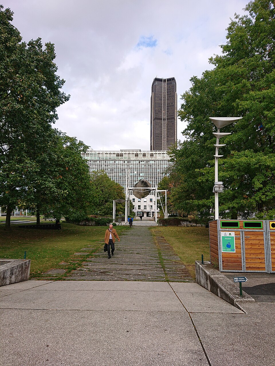 A photograph of Montparnasse Tower