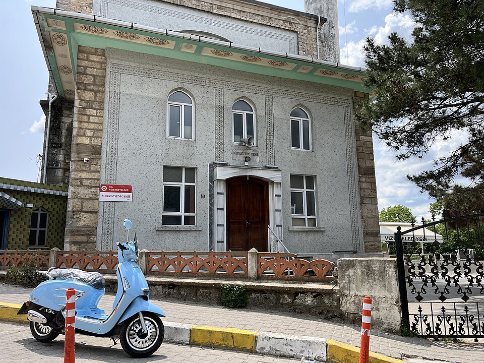 A photograph of New Mosque, Şehzadeler