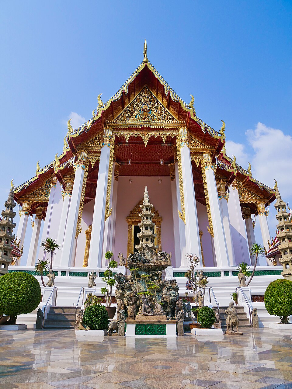 A photograph of Wat Suthat