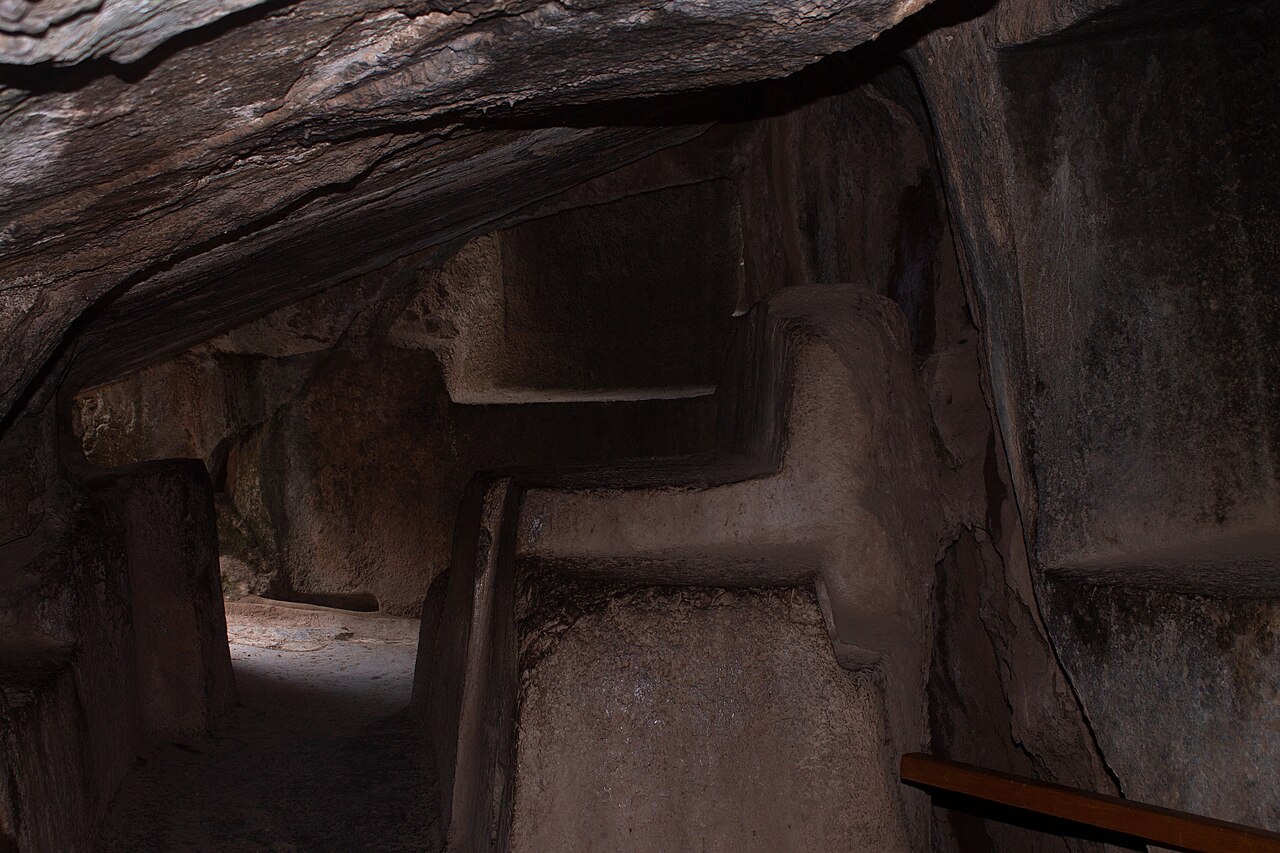 A photograph of Q'inqu