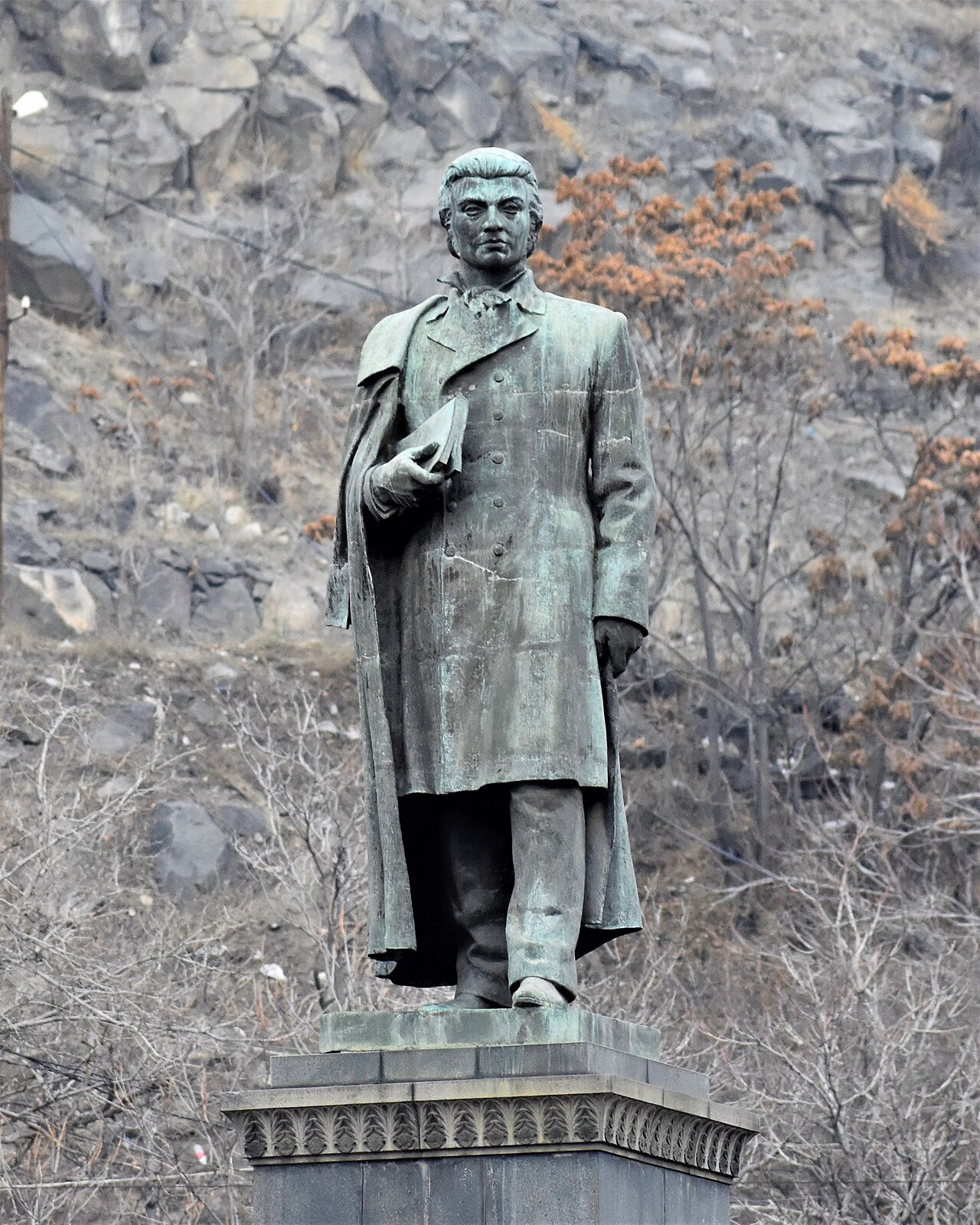 Abovian statue fotoğrafı