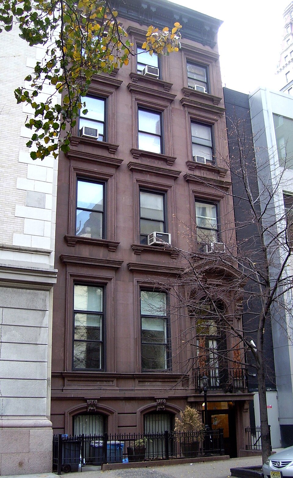 A photograph of Gramercy Park