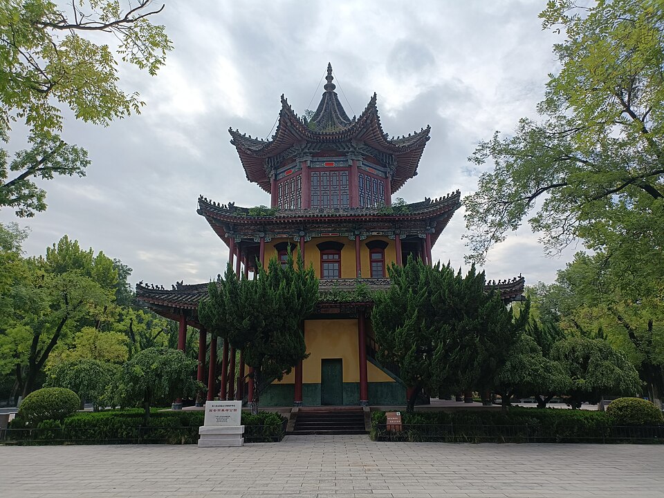 A photograph of 革命公园