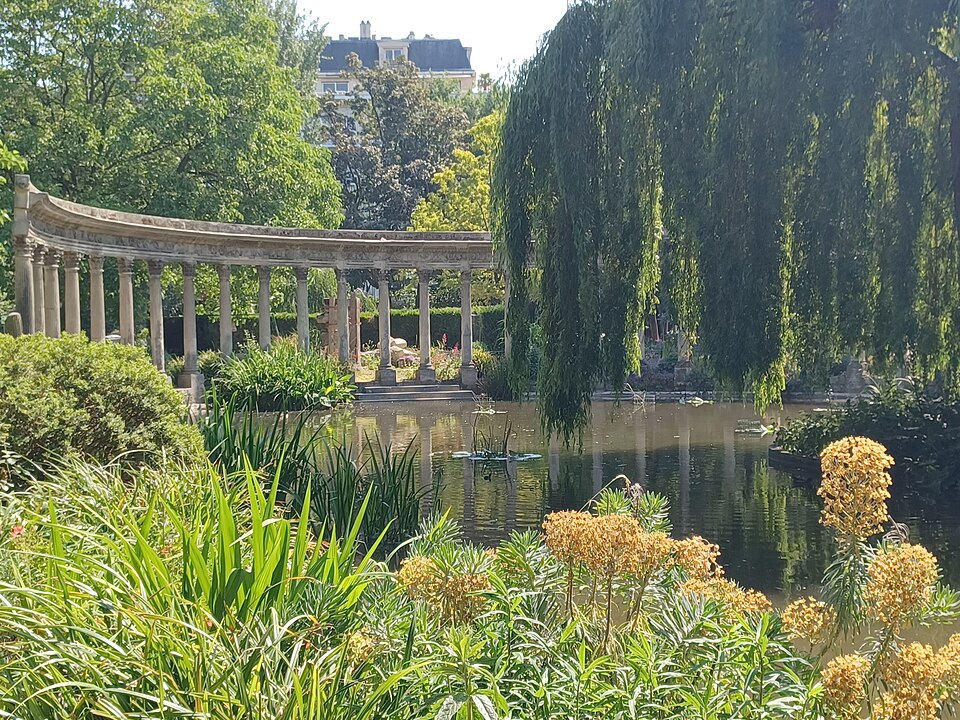 A photograph of parc Monceau