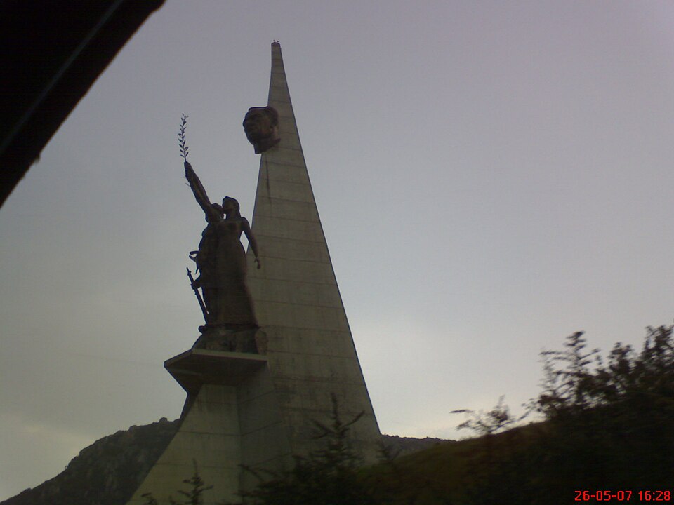 A photograph of Kuva-yi Milliye and the Republic Monument