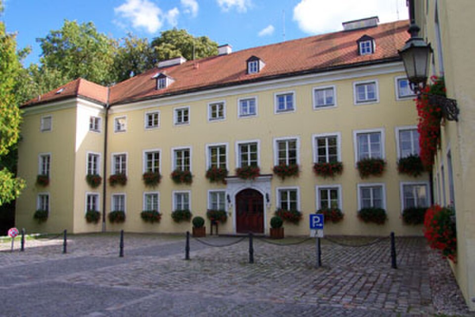 A photograph of Ismaning Palace