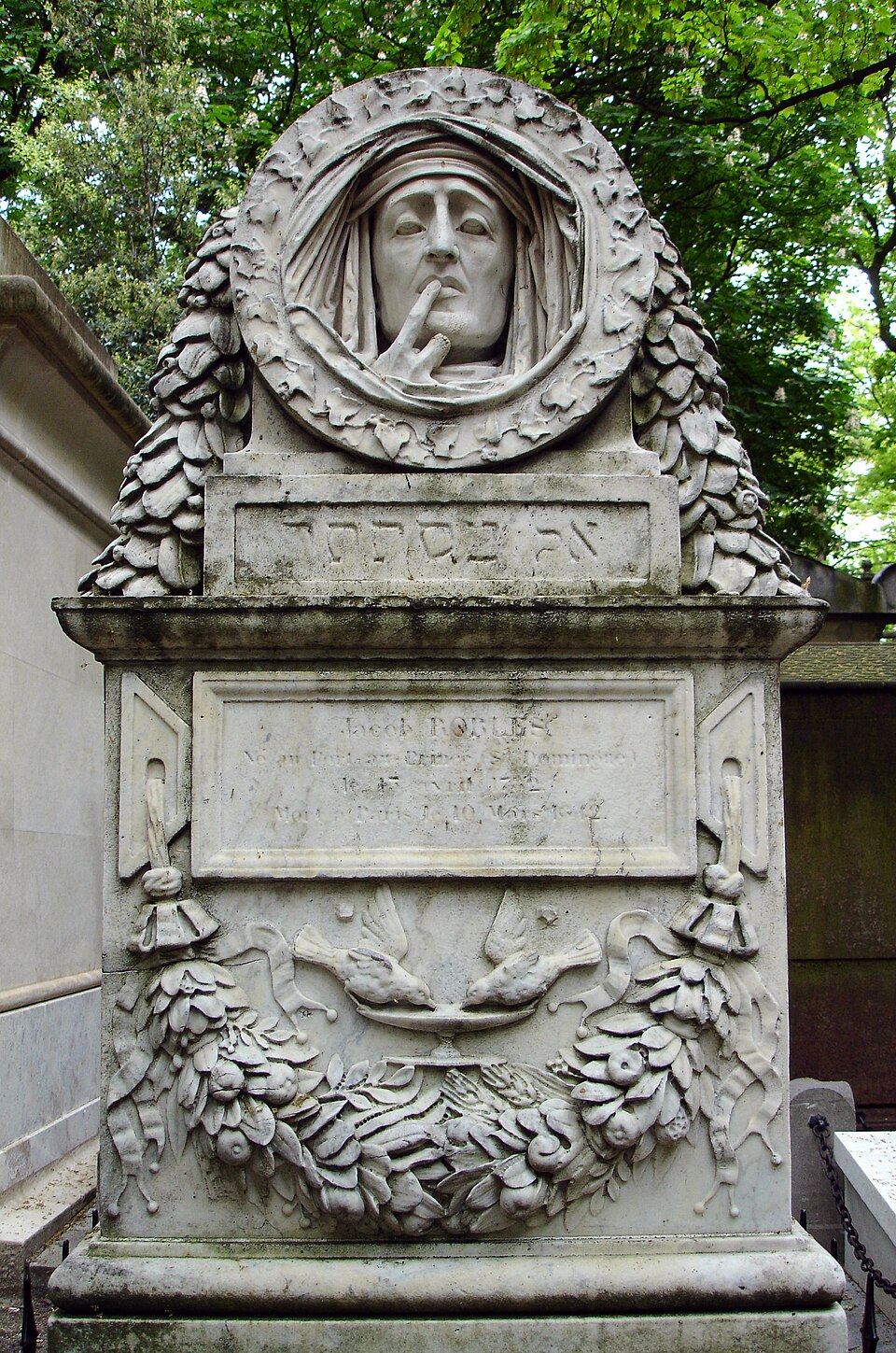 A photograph of grave of Jacob Roblès