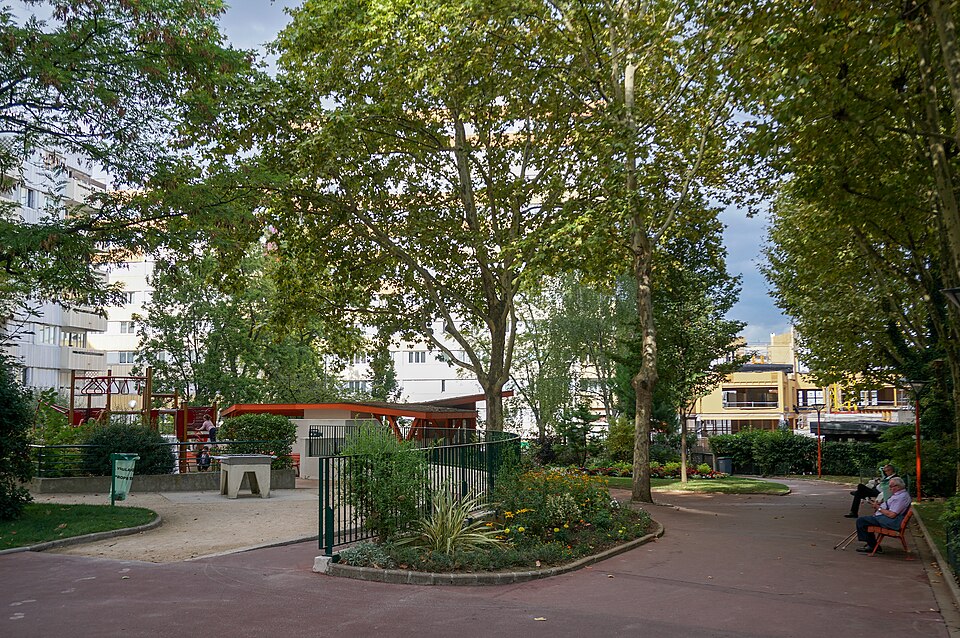 A photograph of square Gustave-Mesureur