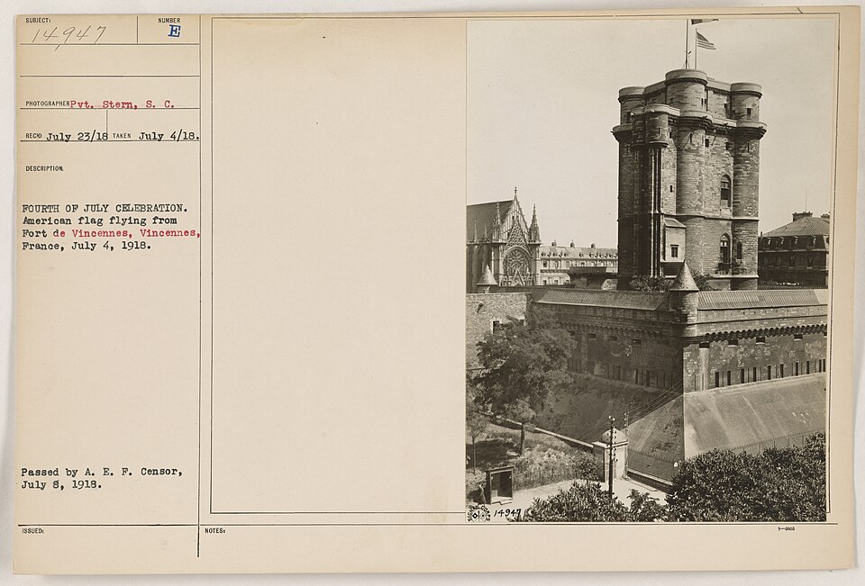 A photograph of Château de Vincennes