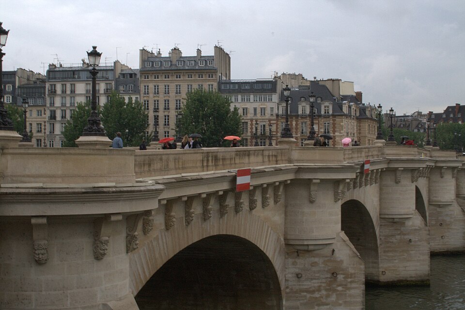 A photograph of Pont Neuf