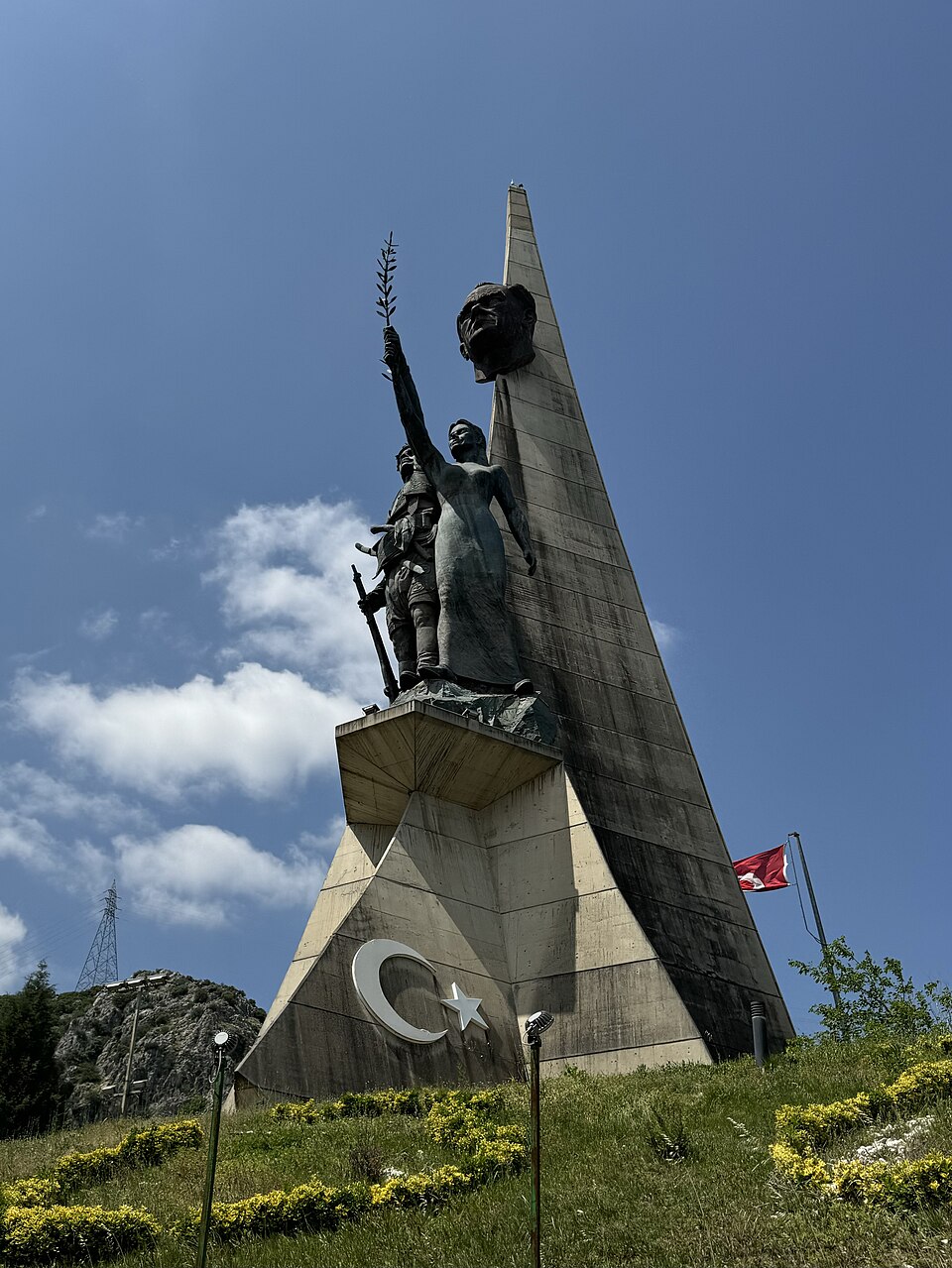 A photograph of Kuva-yi Milliye and the Republic Monument