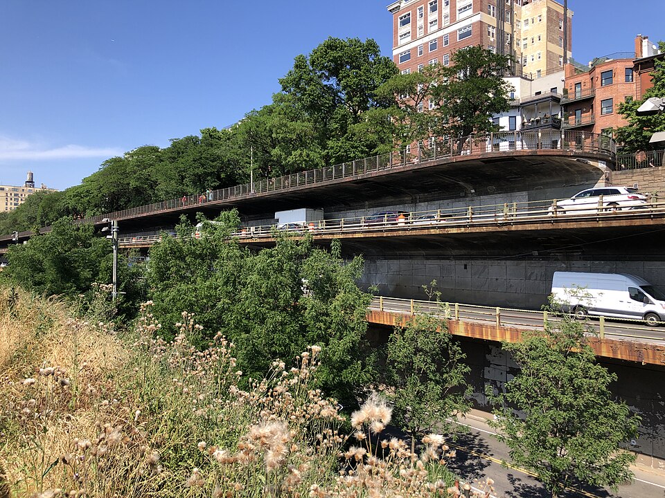 A photograph of Brooklyn Heights Promenade