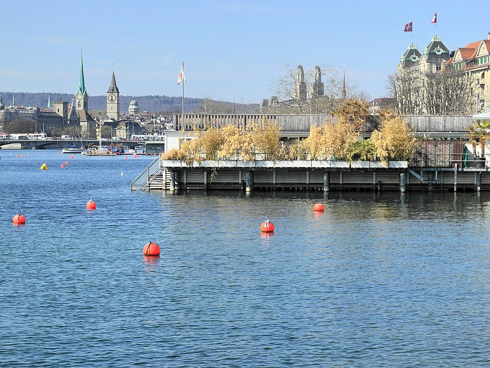 A photograph of Seebad Utoquai