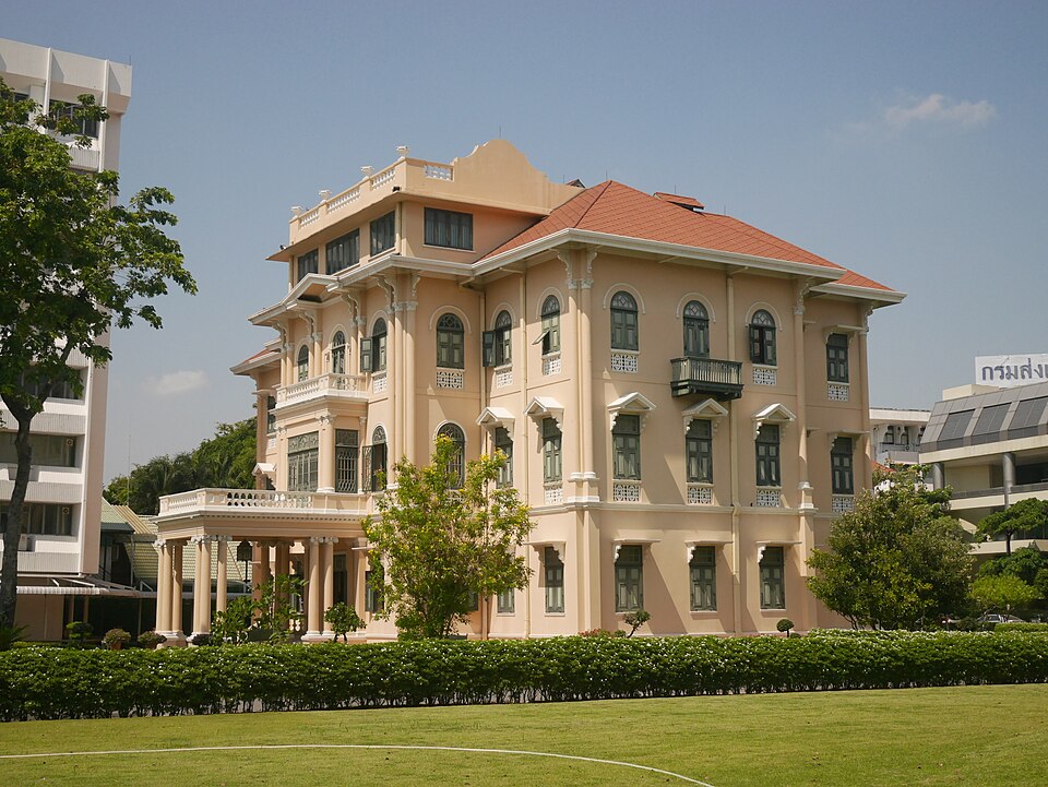 A photograph of Thewawes Palace