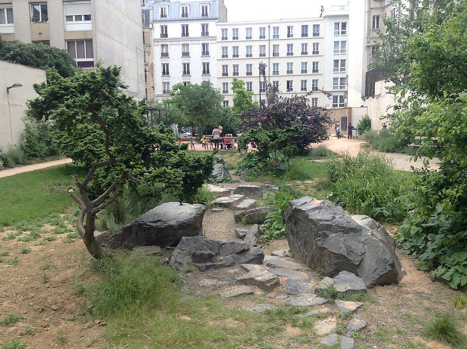 A photograph of square Alain-Bashung