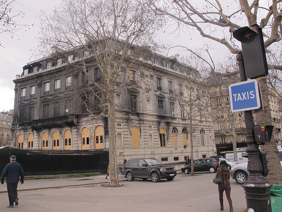A photograph of L'Arc