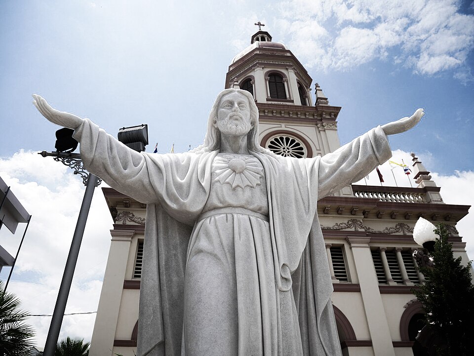 A photograph of Santa Cruz Church