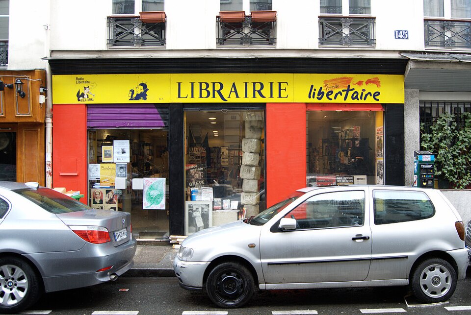 A photograph of Publico