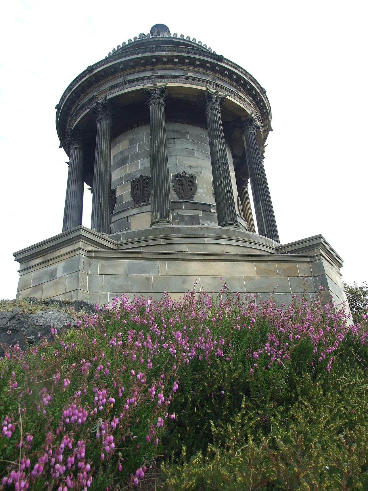 Burns Monument