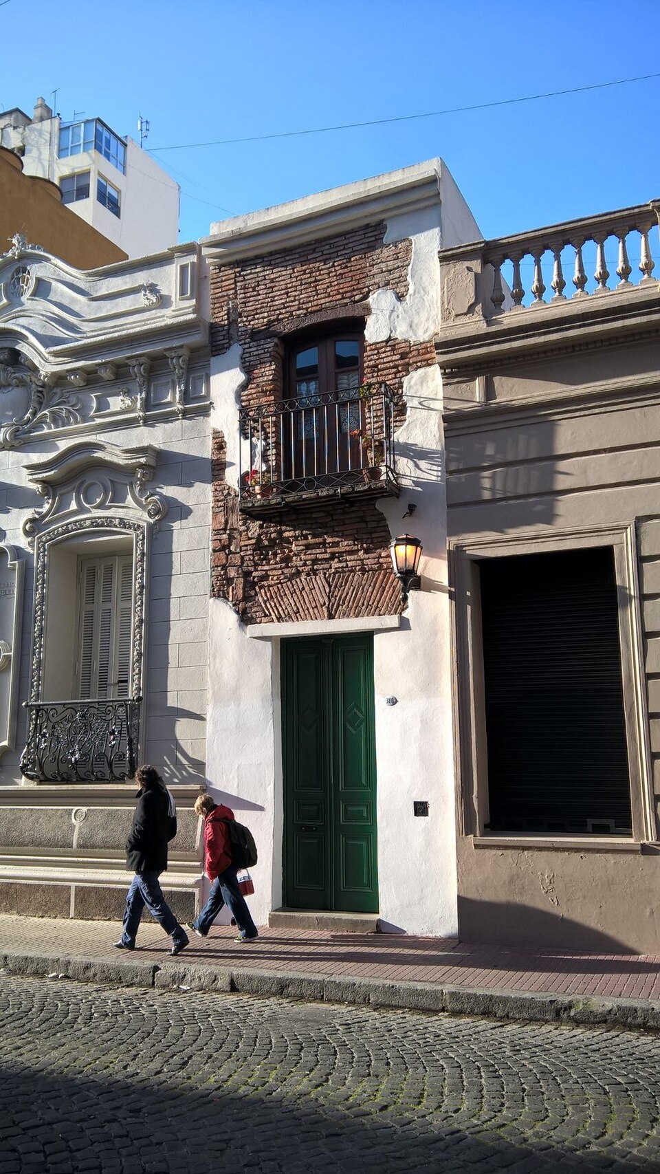 A photograph of La casa mínima