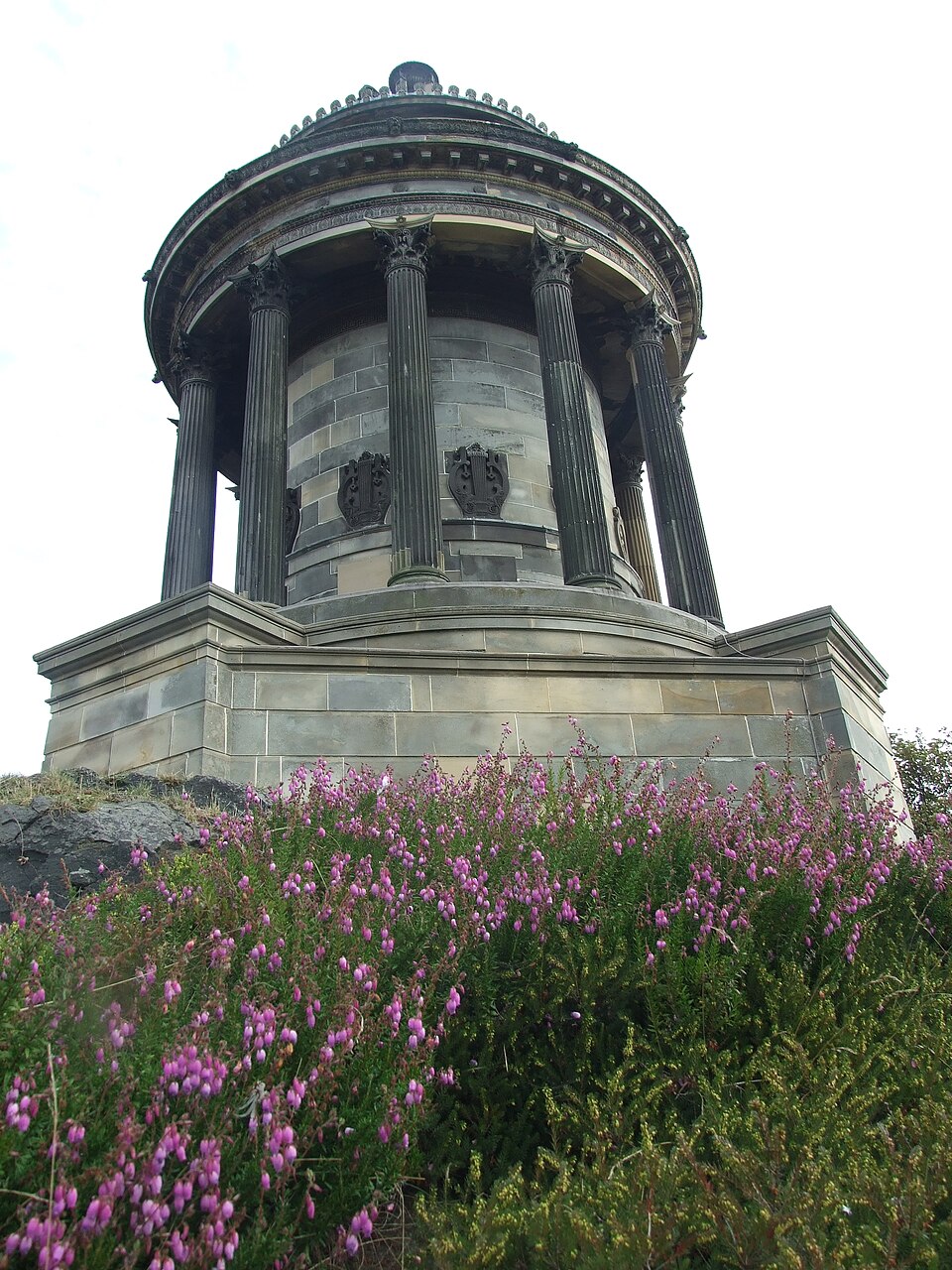 Burns Monument