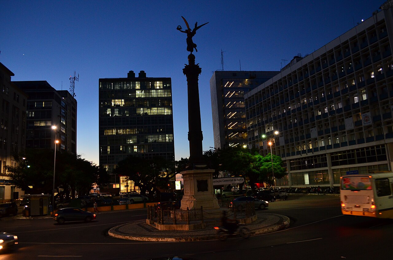 A photograph of Monumento