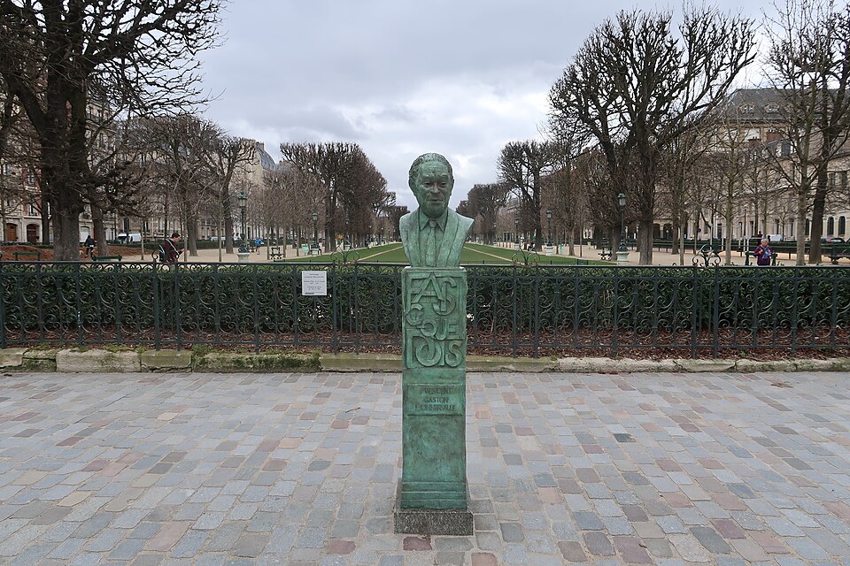 A photograph of esplanade Gaston-Monnerville