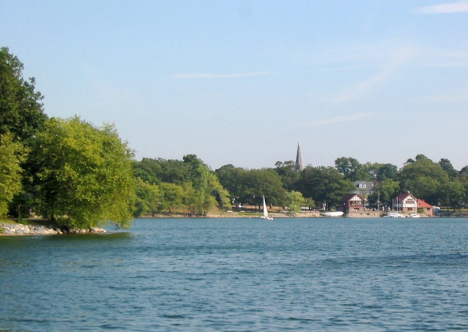 A photograph of Jamaica Pond
