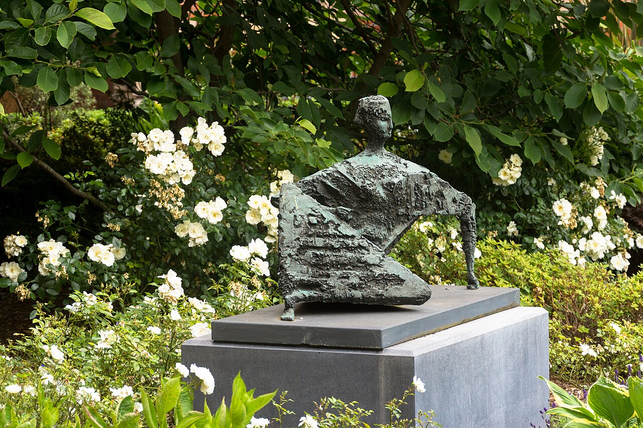 A photograph of Reclining Figure