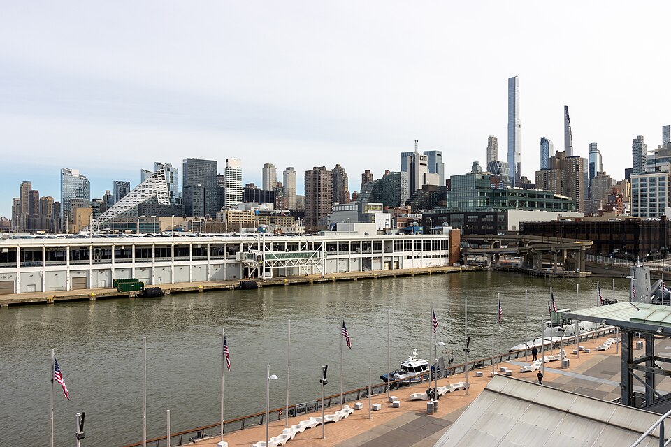 A photograph of Intrepid Sea, Air & Space Museum