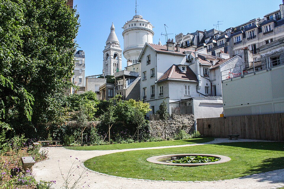 A photograph of Jardins Renoir