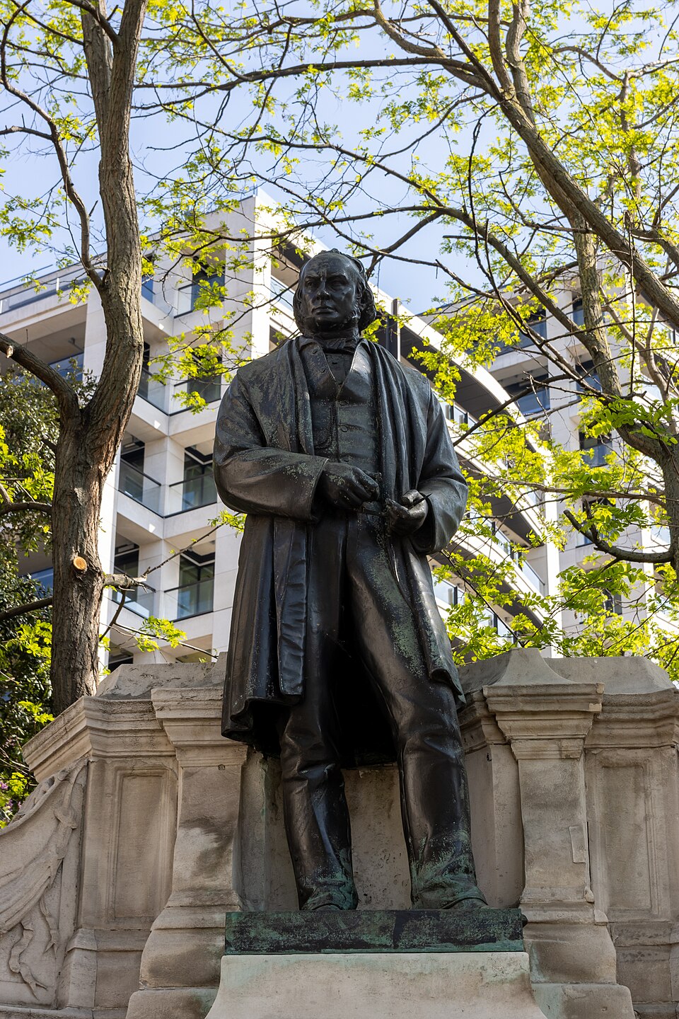 A photograph of Statue of Isambard Kingdom Brunel