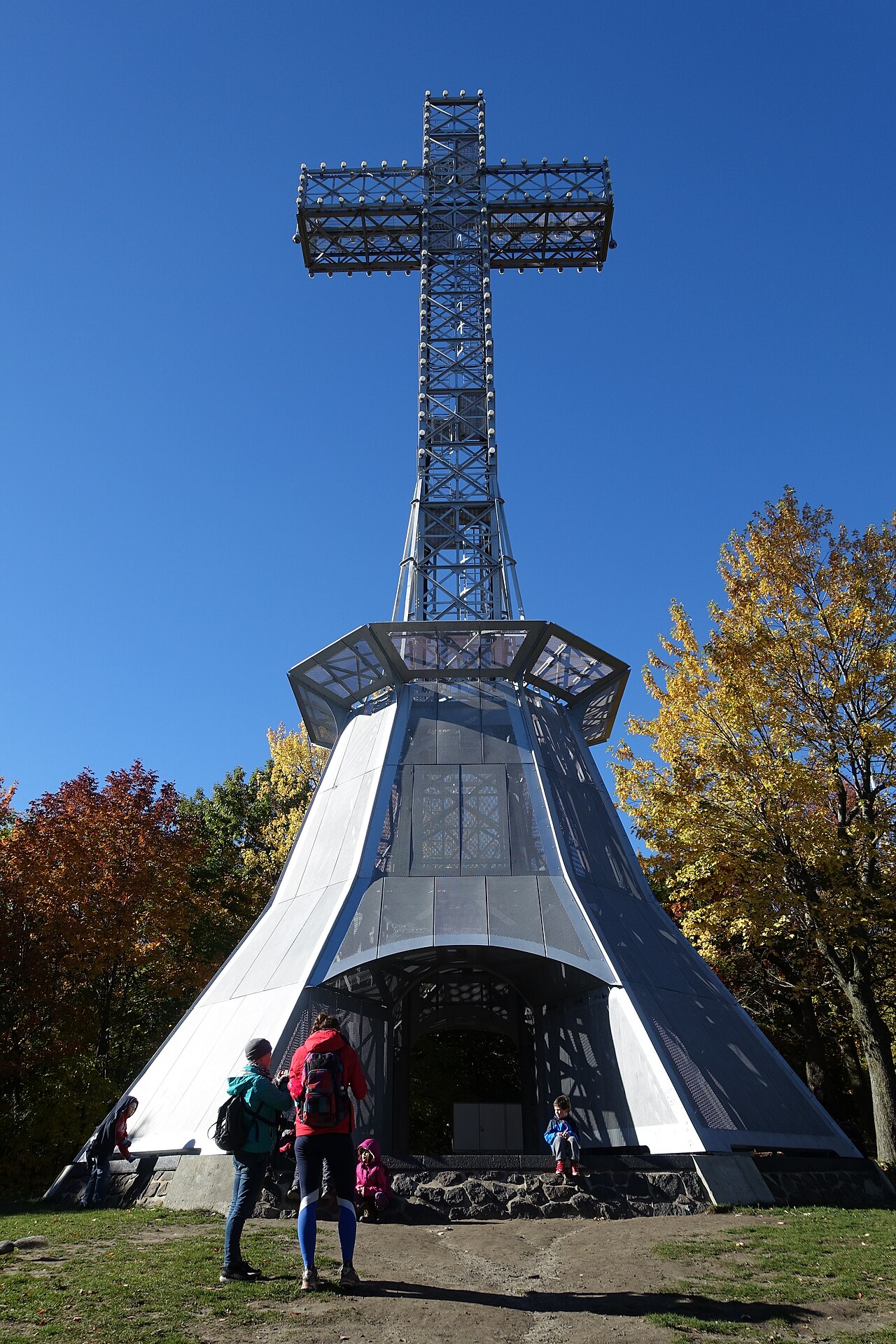 A photograph of Mount Royal Cross