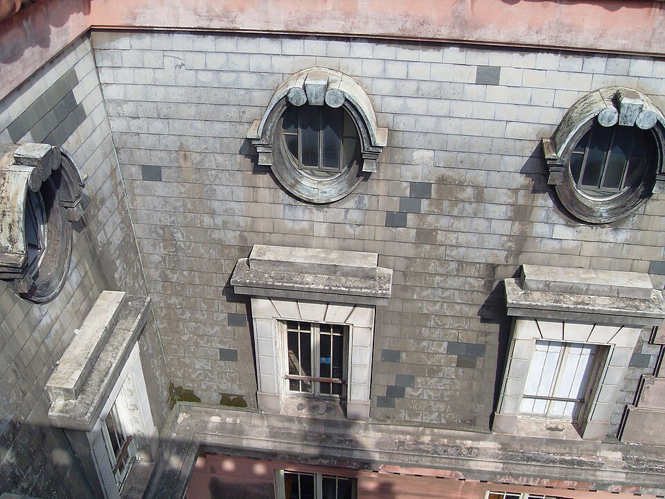 A photograph of Martinelli Building