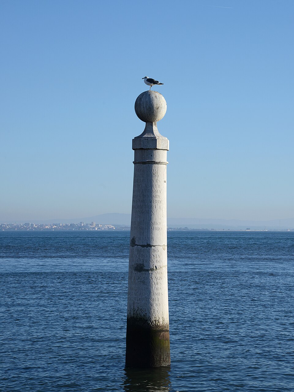 A photograph of Cais das Colunas