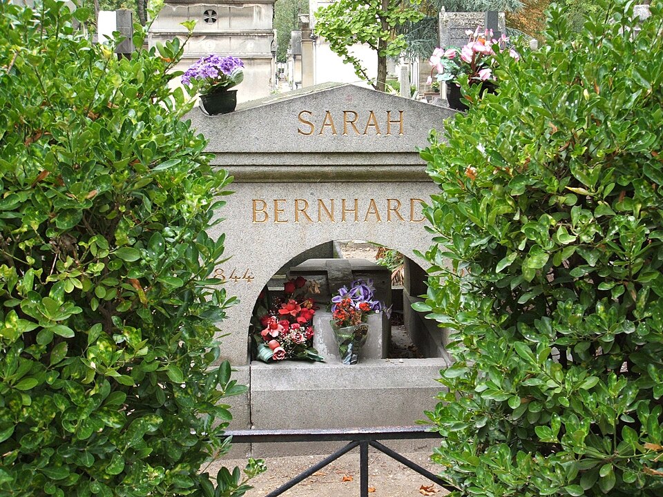 A photograph of Grave of Bernhardt