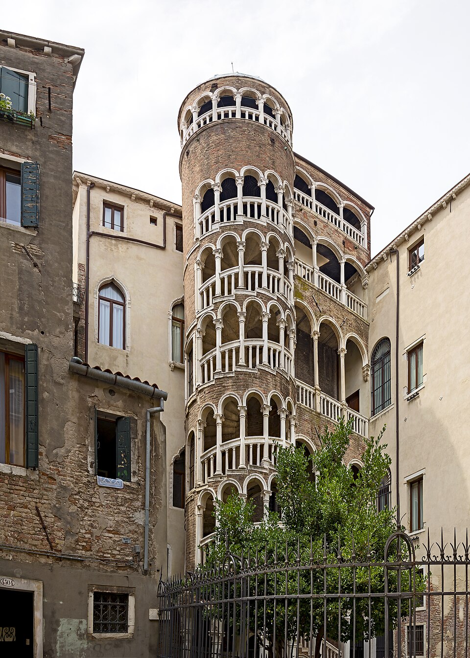 A photograph of Palazzo Contarini del Bovolo
